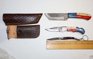 lot 13 image: Damascus steel knives - Hunting knives (Texas flag handles), and folding keychain knife