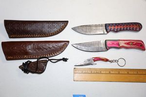 lot 27 image: Damascus steel knives - Hunting knives, and keychain knife