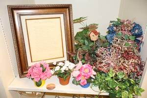 lot 171 image: Wall art and flower arrangenments