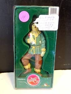 lot 14 image: Wizard Of Oz Scare Crow Christmas Ornament Vintage 1999 Kurt S Adler in Orig Box