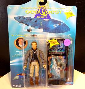 lot 15 image: NIP SeaQuest DSV Dr. Z Rubin Zellar action figure Playmates 1506 $$