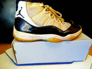 lot 23 image: VINTAGE AIR JORDAN 11 CONCORD (1995)
