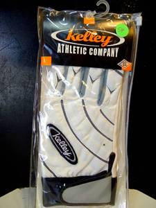lot 54 image: KELLEY ATHLETIC COMPANY GOLF GLOVE - NIP (XXL)