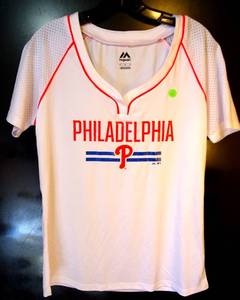 lot 116 image: NEW WO TAGS - WOMENS PHILADELPHIA PHILLIES T-SHIRT (MEDIUM)