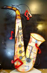 lot 132 image: LARGE WALL DECOR - MUSICAL SAXOPHONE METAL WALL DISPLAY - APPROX 33 INCHES