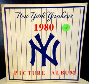 lot 158 image: 1980 NEW YORK YANKEES PICTURE ALBUM
