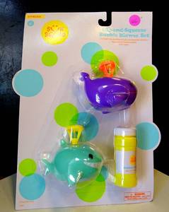 lot 166 image: DIP n SQUEEZE BUBBLE BLOW SET - NIP