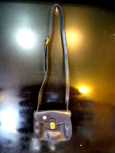 lot 192 image: CUTE BLACK SHOULDER HANDBAG LEATHER