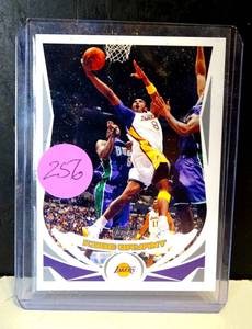 lot 256 image: 2004-05 TOPPS #8 - KOBE BRYANT $$