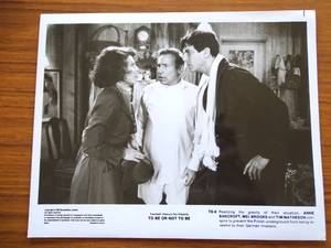 lot 20 image: VINTAGE ORIGINAL 1983 - MEL BROOKS, TO BE OR NOT TO BE MOVIE STILL PROMOTIONAL 8 X 10