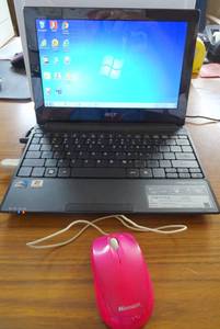 lot 269 image: VINTAGE ASPIRE ONE D255E - WORKS, COMES WITH MOUSE, POWER SUPPLY, AND STORAGE BAG