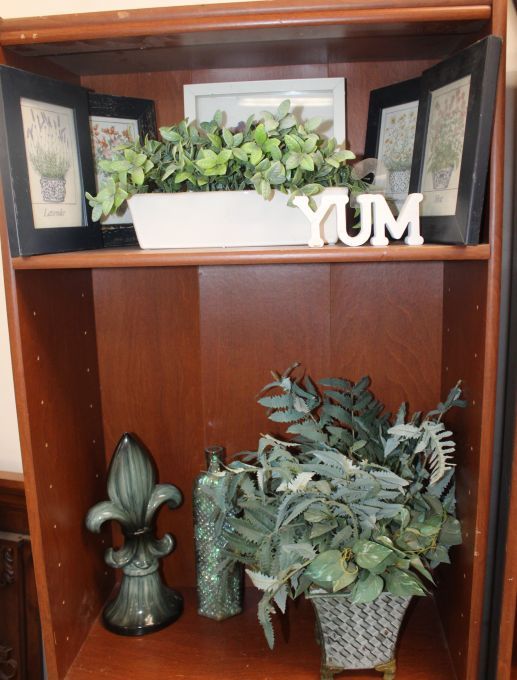 lot 60 image: Variety of Home Decor pieces, including faux plants framed artwork and other decorative items