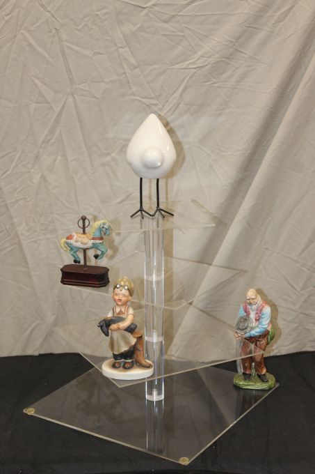 lot 69 image: Acrylic Cupcake Holder with home decor pieces