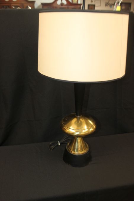lot 87 image: Table Top lamp and Shade