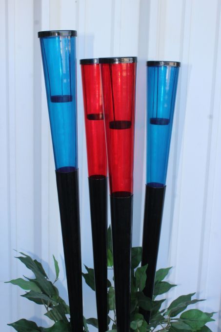 lot 124 image: Colored Glass and Metal Gardenyard Decor Pieces. Two in blue and Two in Red