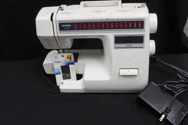 lot 130 image: Brother XL-3200 Mechanical Sewing Machine