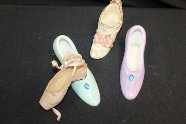 lot 134 image: Vintage Ceramic Home Decor Shoes