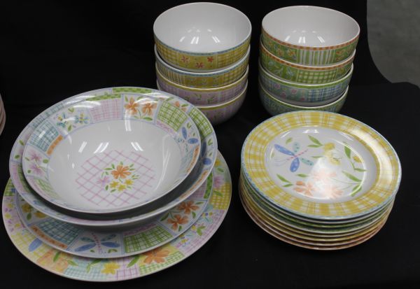 lot 139 image: Dinnerware Noble Excellence Butterfly Quilt Approx 20 pcs