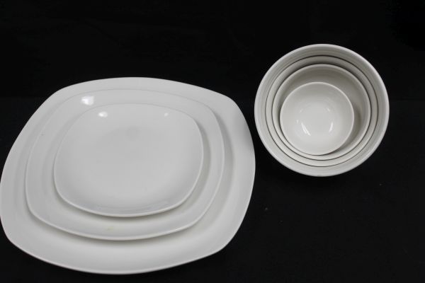 lot 141 image: Dinnerware, Denmark, Approx 27 pcs