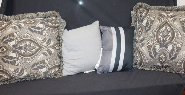 lot 147 image: Home Decor Pillows