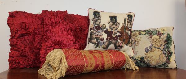lot 149 image: Throw Pillows as Shown