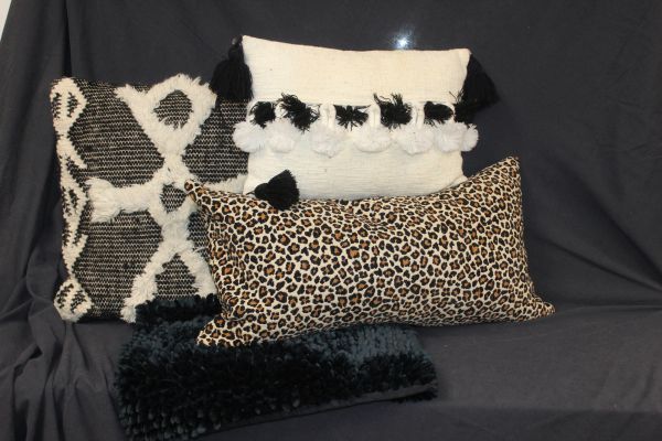 lot 150 image: Throw Pillows in styles and Colors as Shown