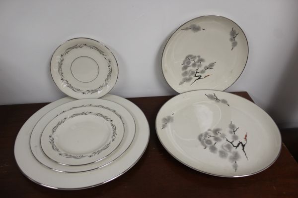 lot 153 image: Pickard China, 59 Pieces