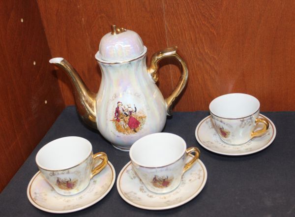 lot 159 image: Tea Set