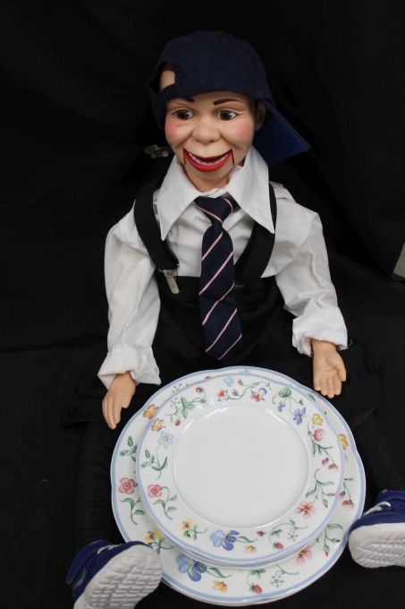 lot 162 image: Villeroy and Boch Plates Mariposa, 8 Pieces Charlie Not Included