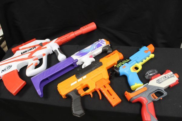lot 172 image: Soft Shoot Toy Guns