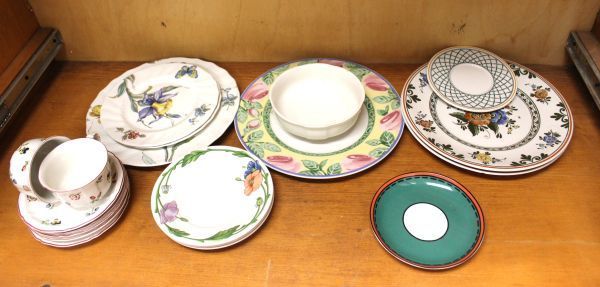 lot 176 image: Variety of Villeroy and Boch dishes, 19 Pieces
