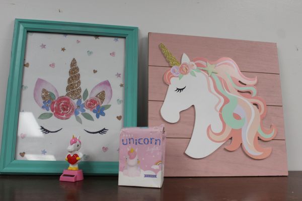 lot 184 image: Unicorn Swag