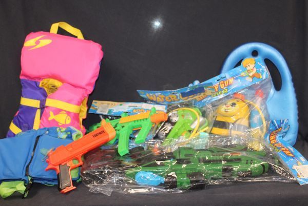 lot 208 image: Water Toys