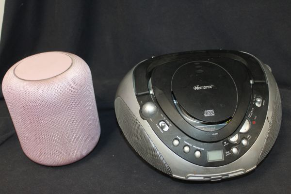 lot 215 image: Portable CDRadio and Bluetooth Speaker