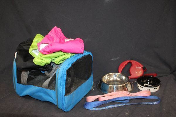lot 220 image: Items for the Pets