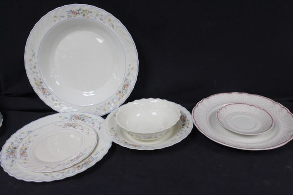 lot 231 image: Thirty-five piece set of China as Shown