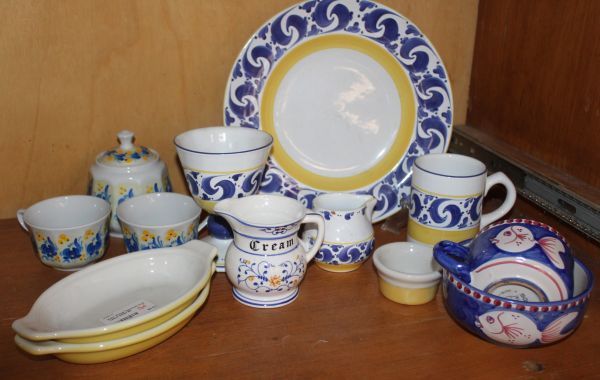 lot 233 image: Village Pottery and more 13 pieces