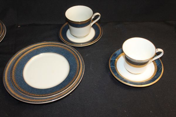 lot 235 image: Fifteen Piece Set of Mikasa Grand Ivory and Noritake Mendelson China