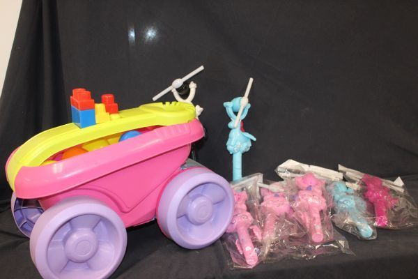 lot 237 image: Childrens Toys
