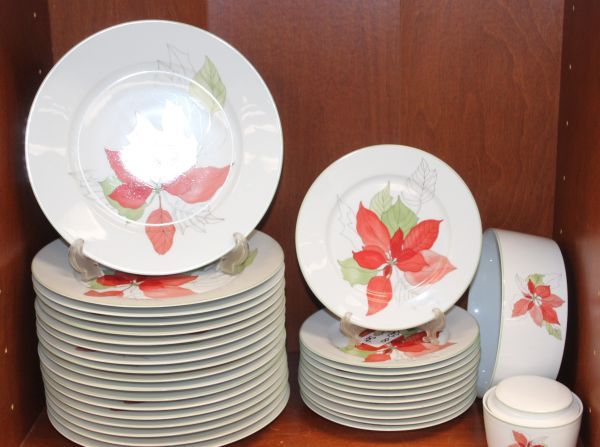 lot 8 image: 31 Piece Set Block Spal Watercolors Dinnerware Poinsettia Pattern