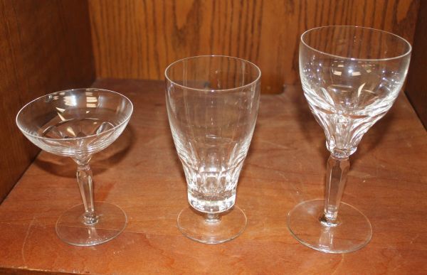 lot 43 image: Set of 15 Crystal Stemware