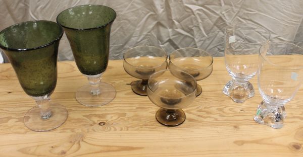 lot 44 image: Three Vintage Smokey Brown Libby Dessert Compote Dishes, Two Artland Hand Blown Wine Glasses, and Two Fosteria Capri Clear Water Goblets