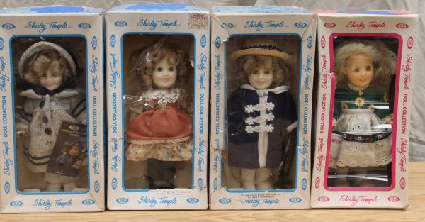 lot 52 image: 1982 Ideal Shirley Temple Doll 8inch Dimples Edition