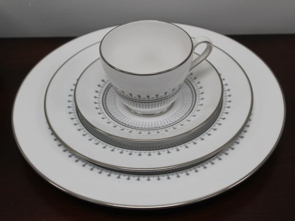 lot 72 image: Dinnerware Spode Fairfax (y7923),31 pieces