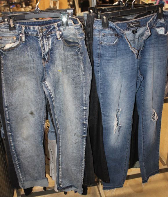 lot 242 image: Womens pants