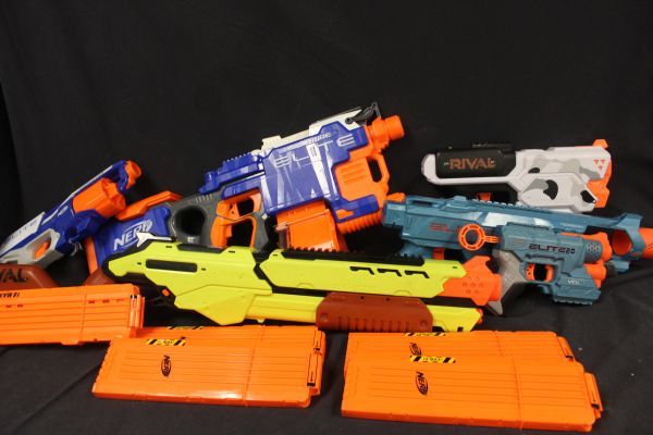 lot 253 image: Toy Guns