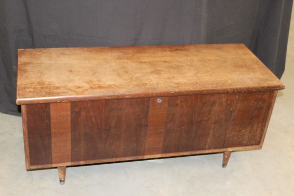 lot 270 image: Vintage Lane Cedar Chest, This would be great refinished