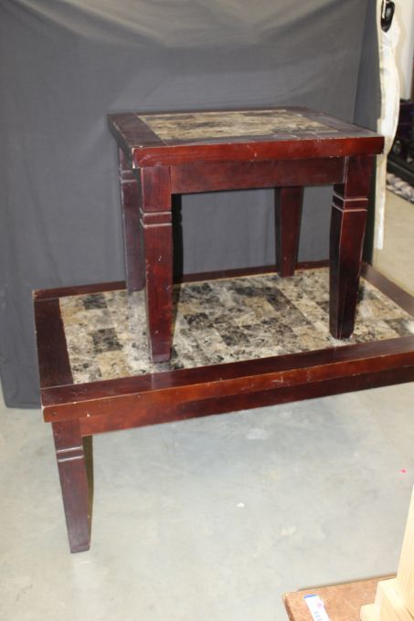 lot 264 image: Coffee table and End table