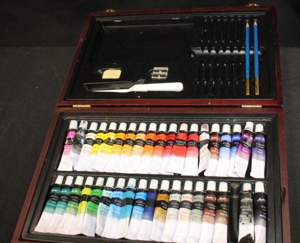 lot 262 image: Masters Touch acrylic Paint Set in a Wooden Hinged case