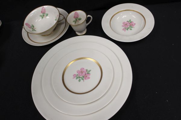 lot 261 image: Dinnerware Vintage Franciscan Cherokee Rose Approximately 45 Pieces